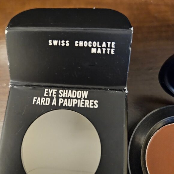 MAC Single Eyeshadow in Swiss Chocolate (NIB) - Picture 3 of 4